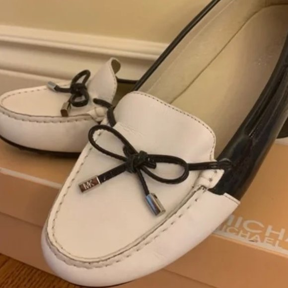 Michael KORS  black / white leather  moccasin - Picture 4 of 13
